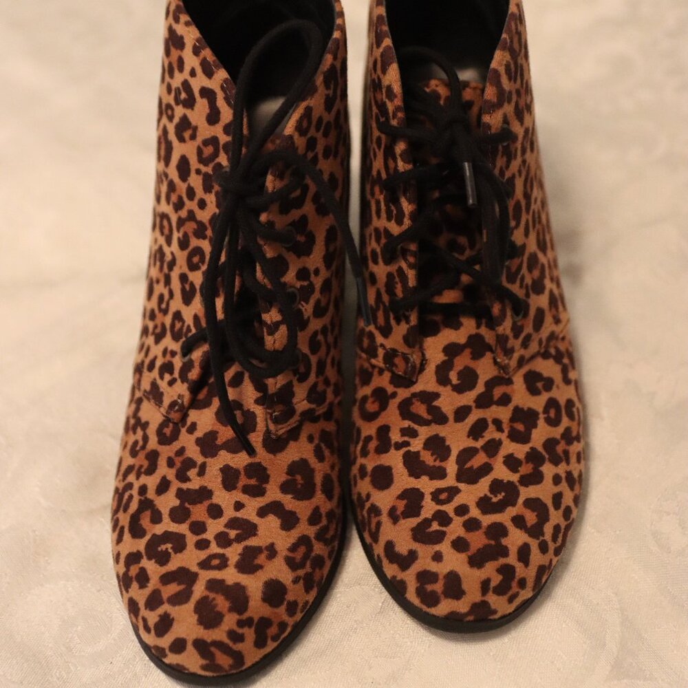 Y Not? Animal Print Ankle Boot Lace Up Size 8 Chunky Heel Man Made